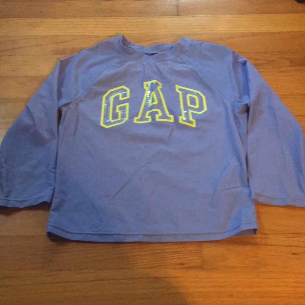 Like new condition girls rash guard! 🎉